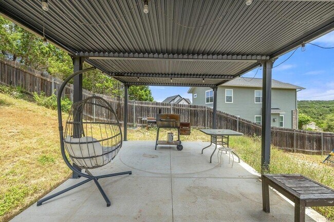 Building Photo - 714 Newport Dr