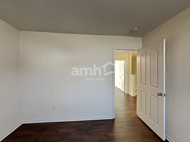Building Photo - 6236 Leslie Dr