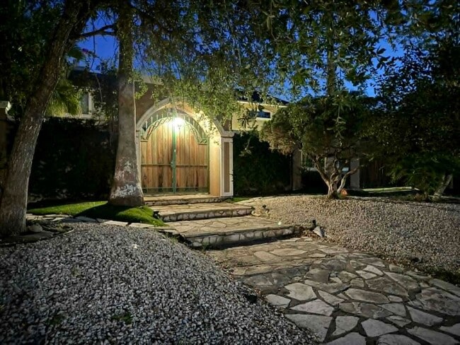 Building Photo - 3110 Jacaranda Dr