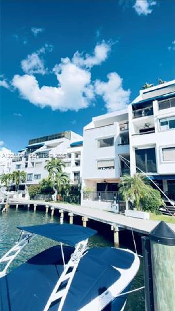 Building Photo - 456 Poinciana Island Dr