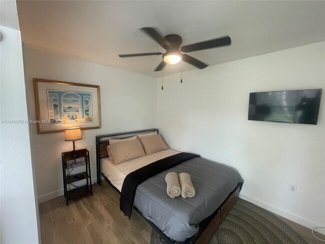 Building Photo - 1505 NE 15th Ave