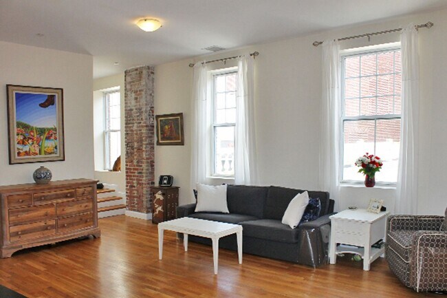 Primary Photo - Feb move in - spacious 2BR in downtown Sal...