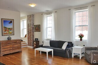 Building Photo - Feb move in - spacious 2BR in downtown Sal...