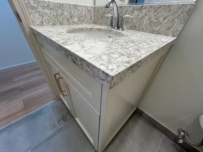 Building Photo - Welcome to Lafayette Penthouse Living! Special Holiday Promotion - 2 weeks of FREE RENT!!!!!