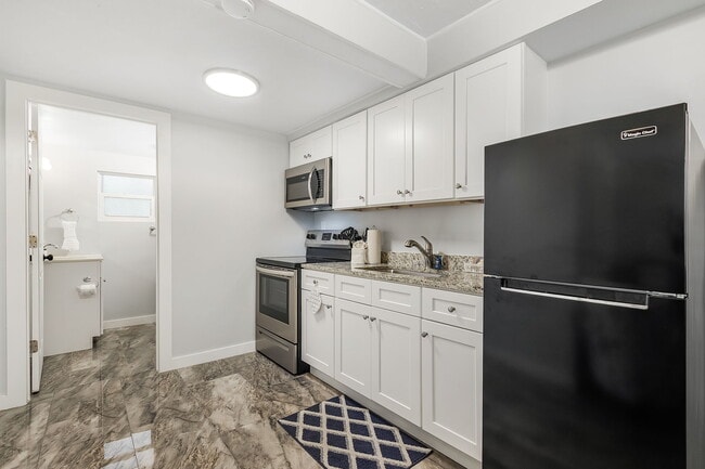 Building Photo - 12230 Shoreview Drive
