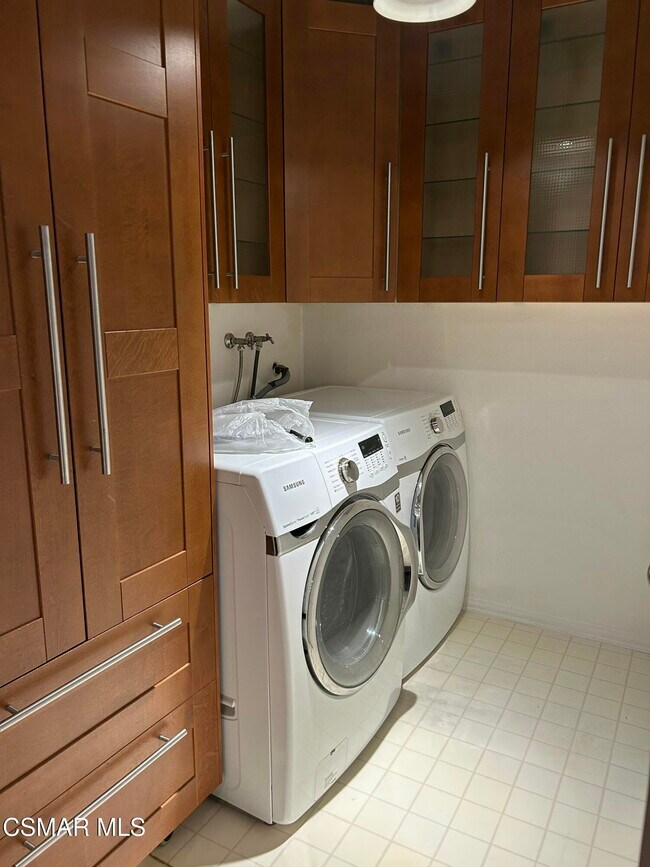 Building Photo - 5608 Roundtree Pl