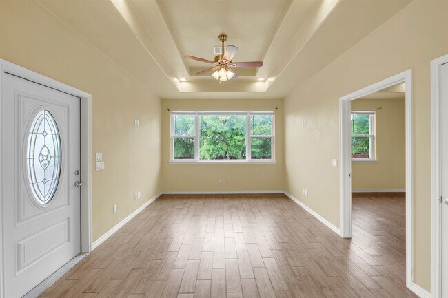 Building Photo - 623 Skyline Dr