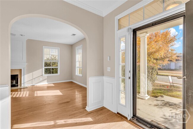 Building Photo - 16 Bushwood Dr