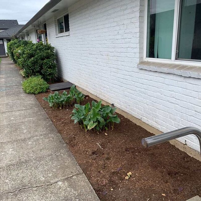 Building Photo - 616 NE Anderson St