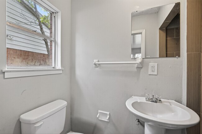 Building Photo - 4118 Sunflower St