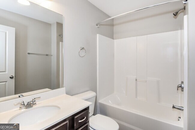 Building Photo - 255 Magnaview Dr