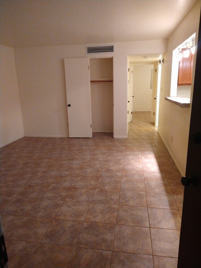 Building Photo - 2333 E Glenn St