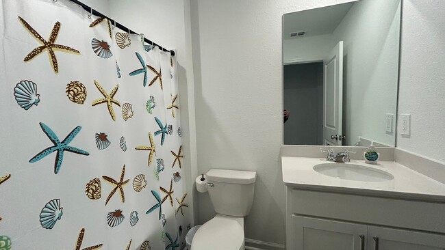 Building Photo - New construction!! Private Furnished Guest Suite & Office in NW Gainesville