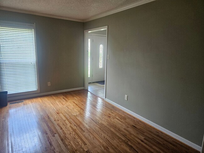 Building Photo - Knoxville 37934 - 4 bedroom, 2.5 bath - call Karen Robertson 865-454-7626