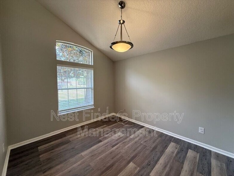 Building Photo - 830 S Lilac Loop