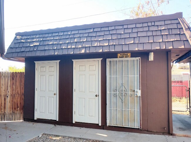 Building Photo - 1138 E 2nd St