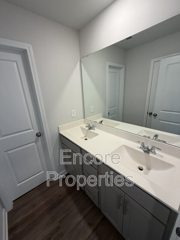 Building Photo - 208 Abercorn Way