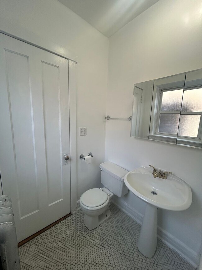 Building Photo - 4408 N Rockwell St