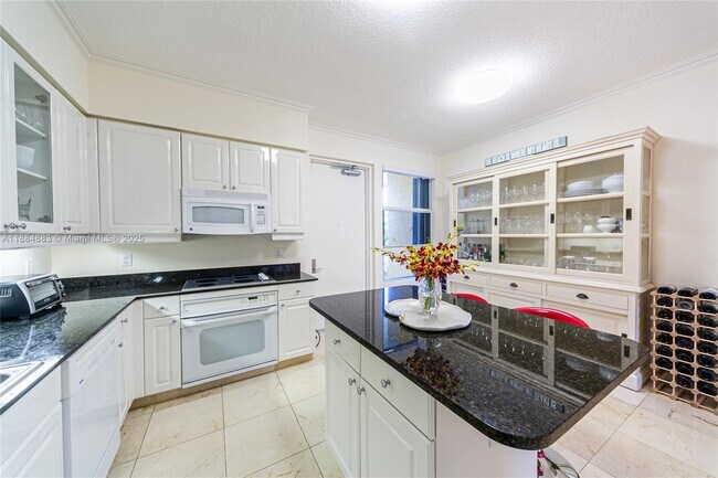 Building Photo - 707 Crandon Blvd