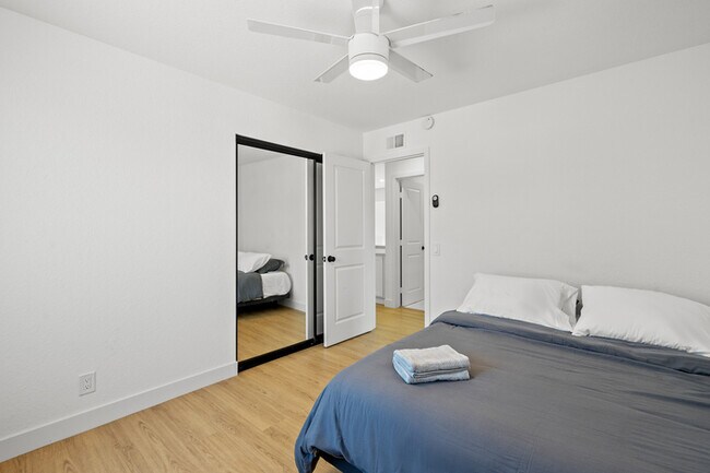 Building Photo - Luxe Spacious Home Near Parks Fully Equipped
