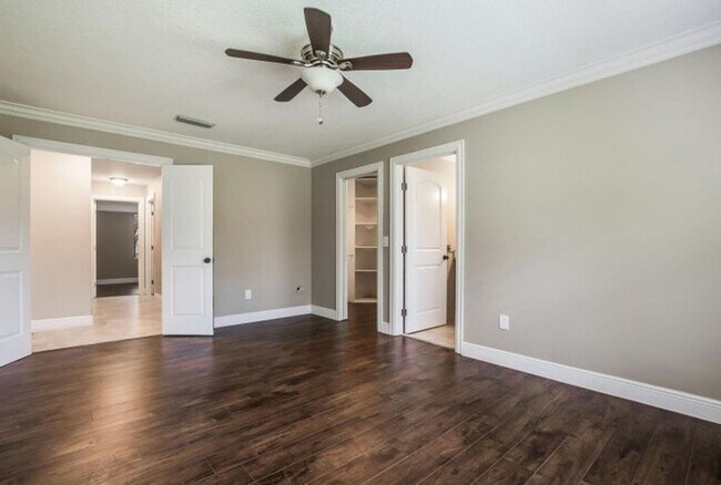 Building Photo - 2713 Yarmouth Dr