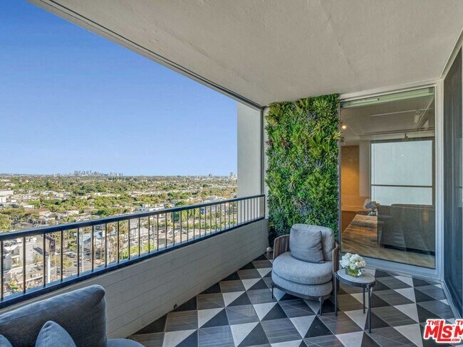 Building Photo - 1100 Alta Loma Rd