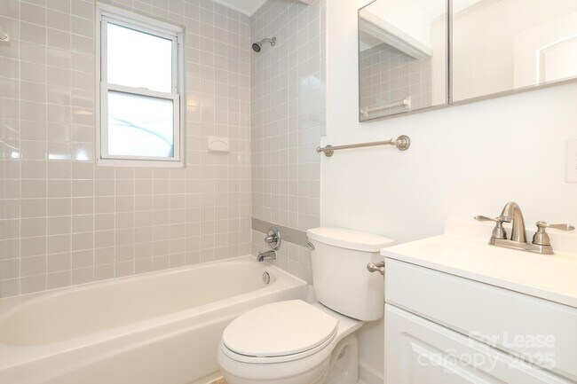 Building Photo - 5310 Buckingham Dr