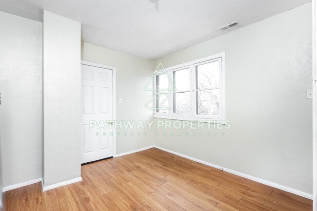 Building Photo - 318 S 1200 E