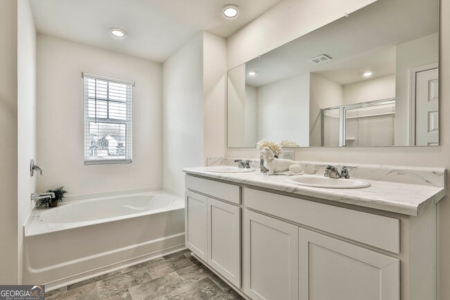 Building Photo - 166 Woodbrook Trl