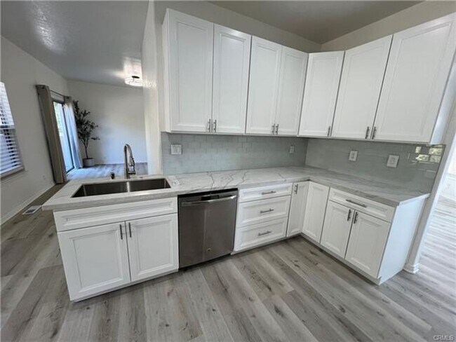 Building Photo - Welcome to this beautifully remodeled home