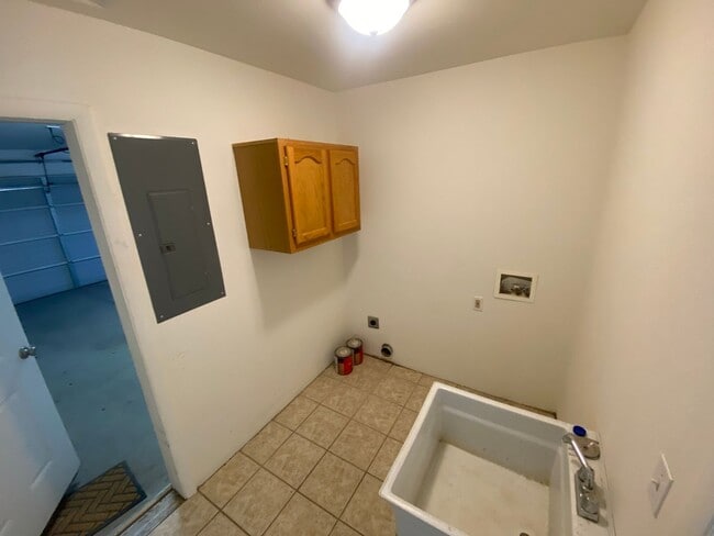 Building Photo - Three Bedroom Bayfield House Available for...