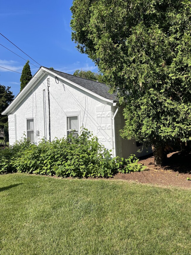 Building Photo - 76 Hurd St