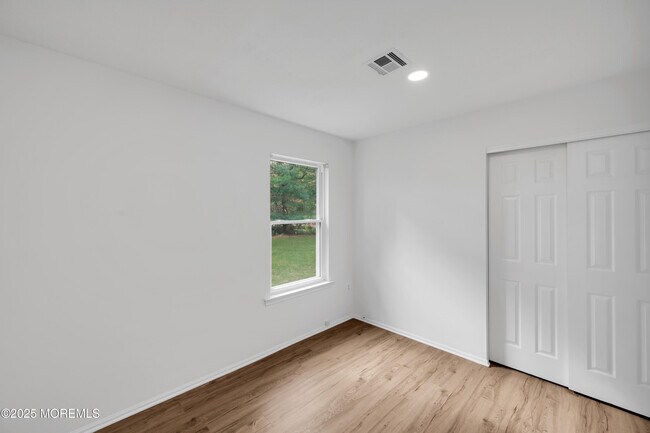 Building Photo - 9 Ambrose Ln