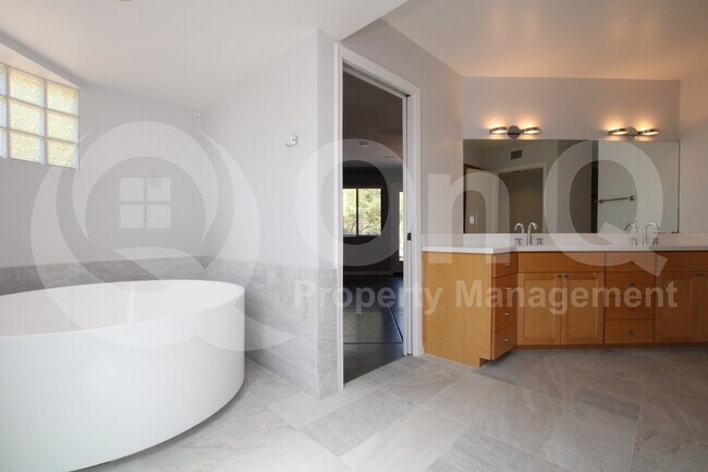 Building Photo - 5844 E Carefree Mountain Dr