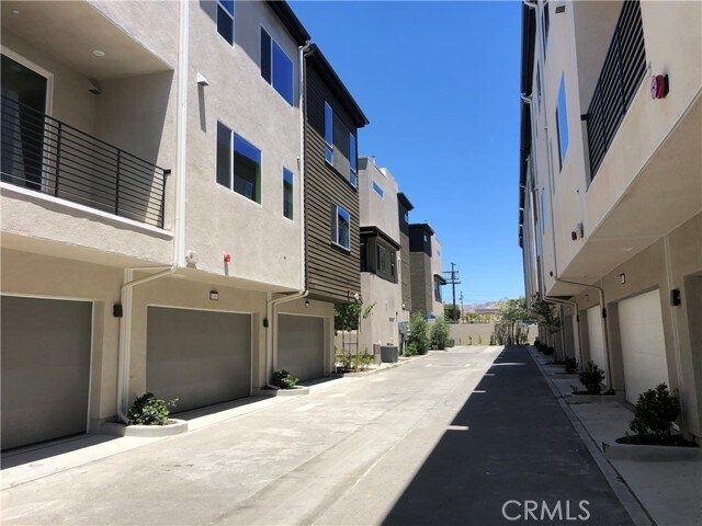 Building Photo - 18447 W Calico Ln