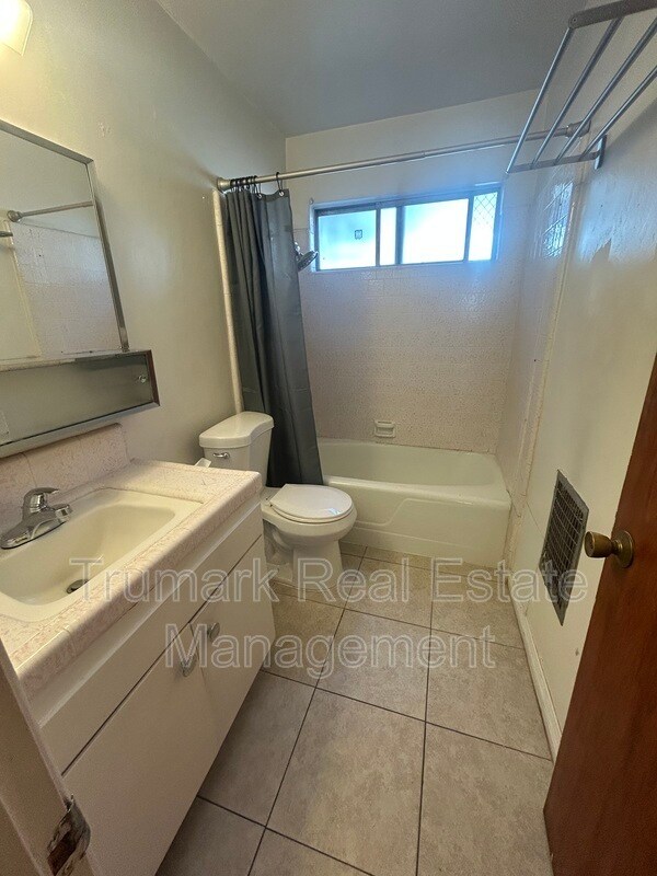 Building Photo - 4401 Clayton Ave W