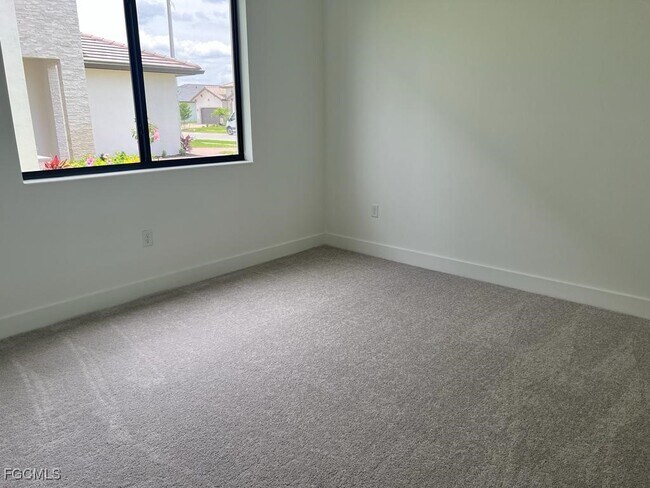 Building Photo - 5101 Isidora Ln