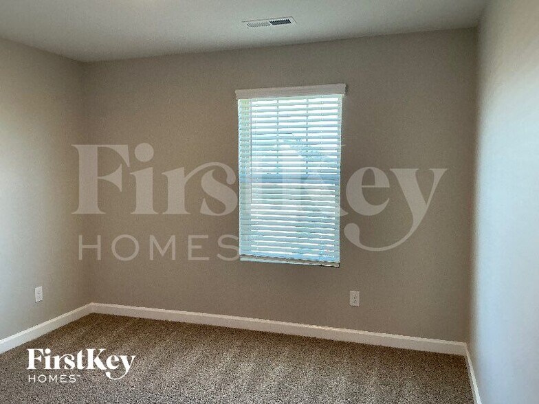 Building Photo - 11917 Silverheel Ln