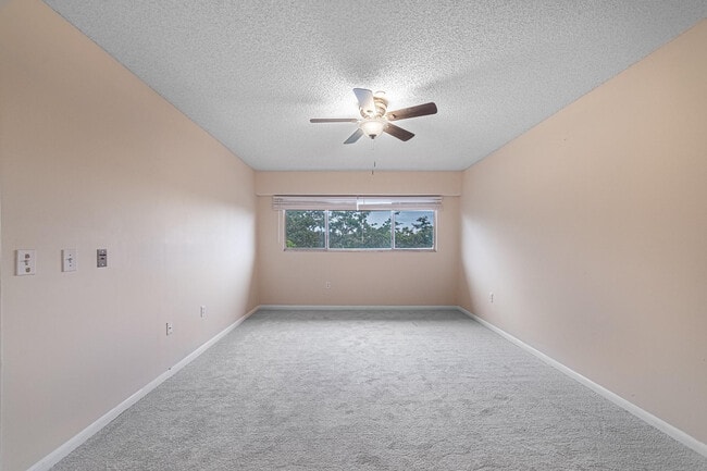 Building Photo - 901 SW 141st Ave