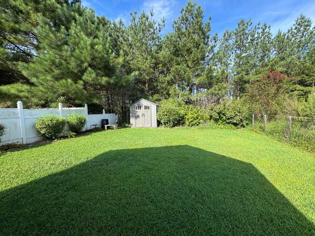 Building Photo - Furnished Duplex in Seneca