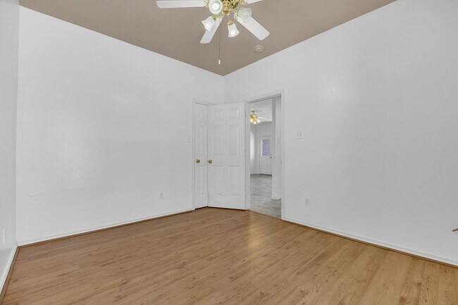 Building Photo - 12210 Woody Hollow Dr
