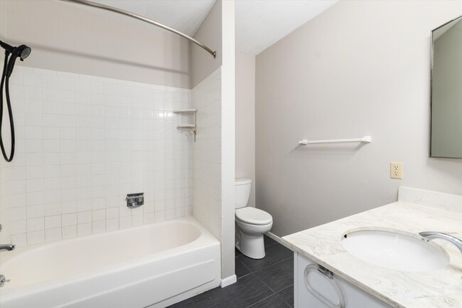 Building Photo - 7426 S Quince Ct