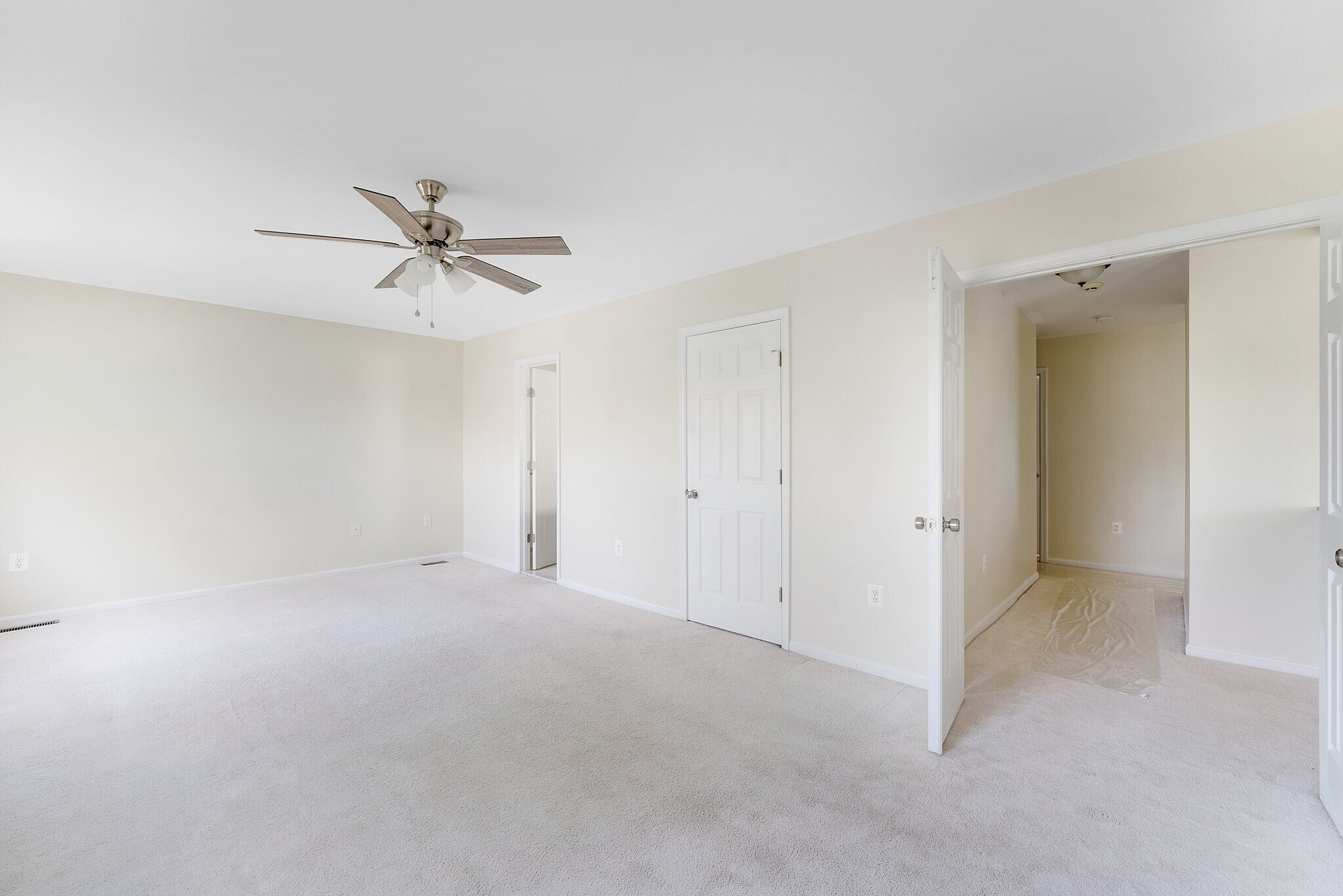 Building Photo - 6119 Oaklawn Ln