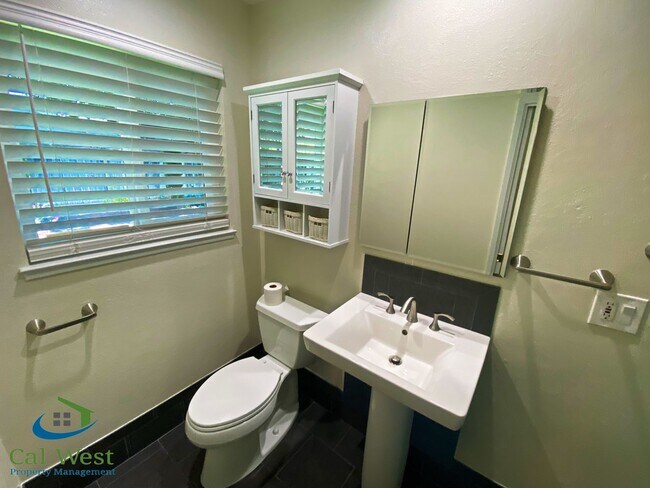Building Photo - 4346 Glenmont Dr