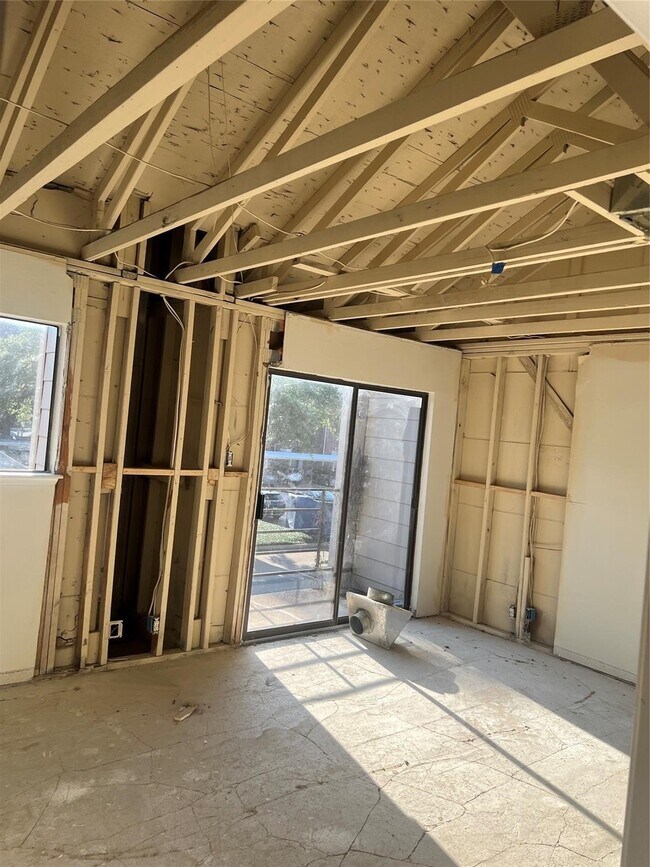 Building Photo - 2668 Bering Dr