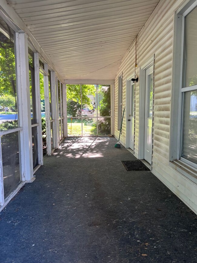 Building Photo - 3 Bed/1 Bath House