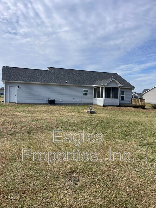 Building Photo - 117 Kenison Way