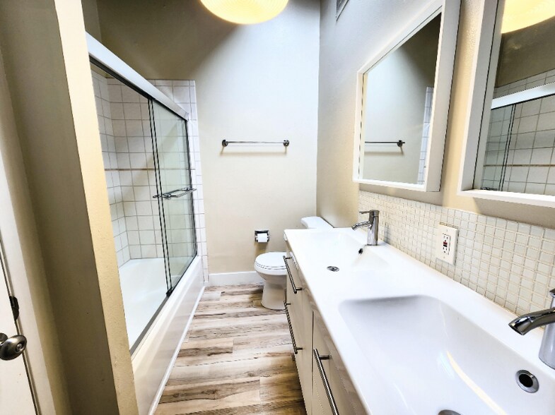 Building Photo - 2933 Carmel St