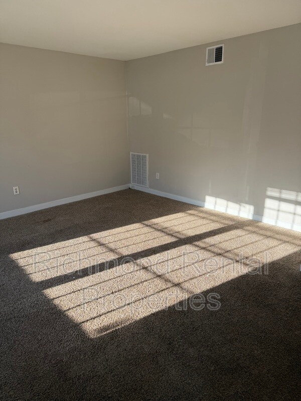 Building Photo - 2121 Lauderdale Dr