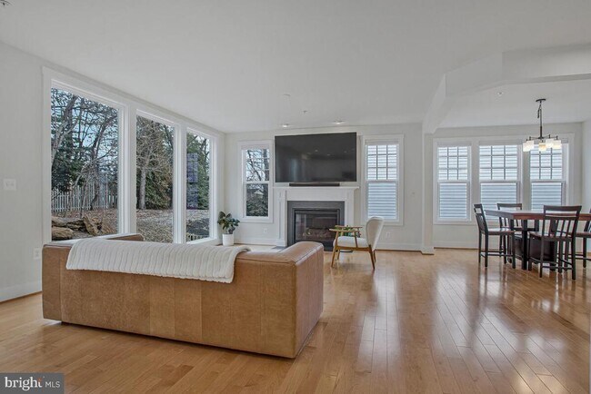 Building Photo - 408 Kosmill Dr